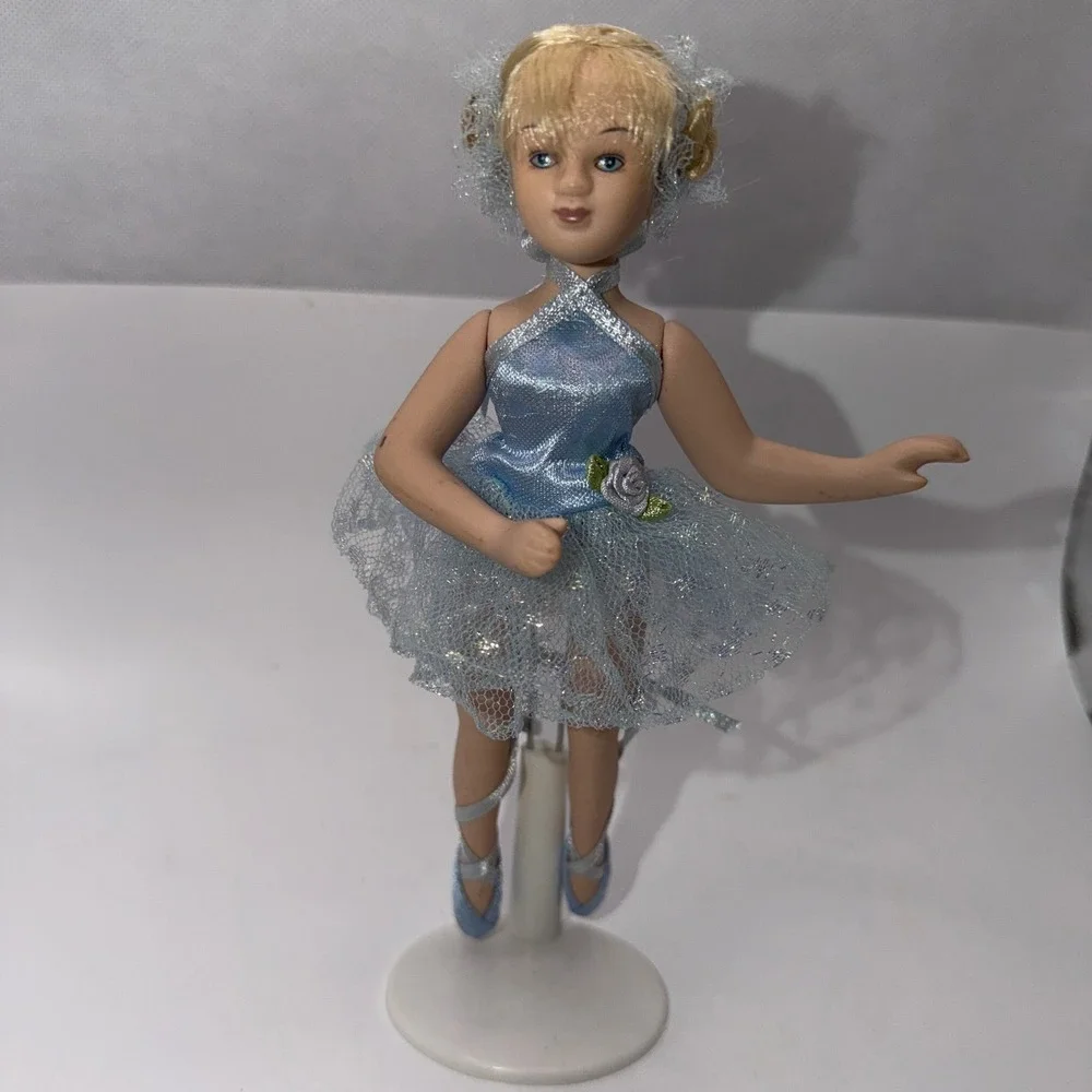 Porcelain Ballet Figure 8